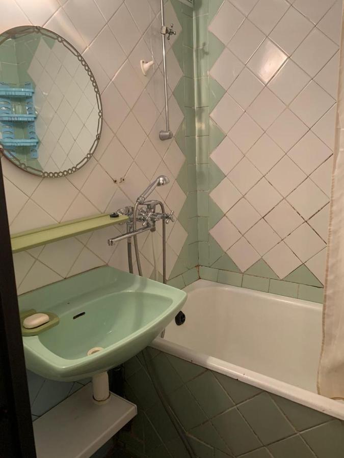 139а проспект добровольского уютная трех комнатная в одессе Apartment