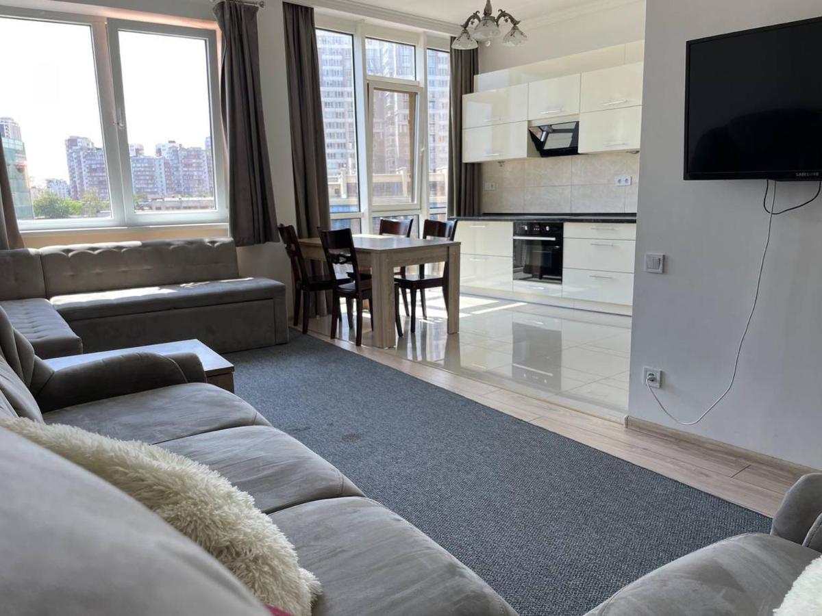 большая двухкомнатная в центре аркадии! Apartment *