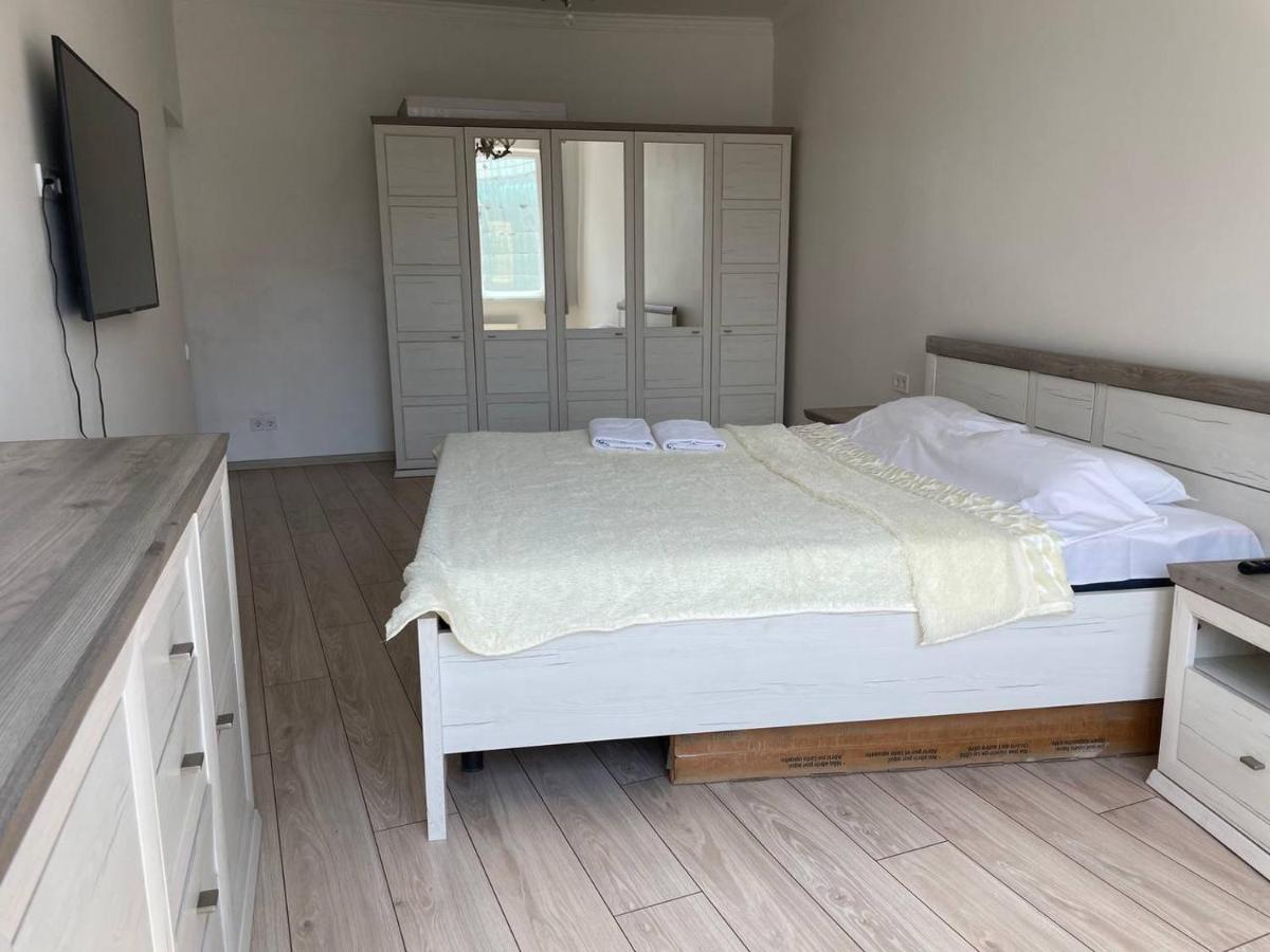 большая двухкомнатная в центре аркадии! Apartment *